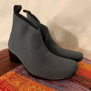 Elasticized pull on Chelsea style boot 9
